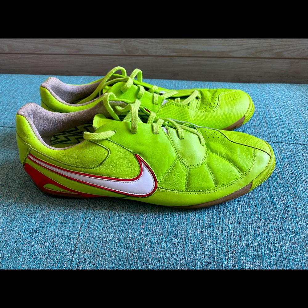 Nike 5 indoor soccer green